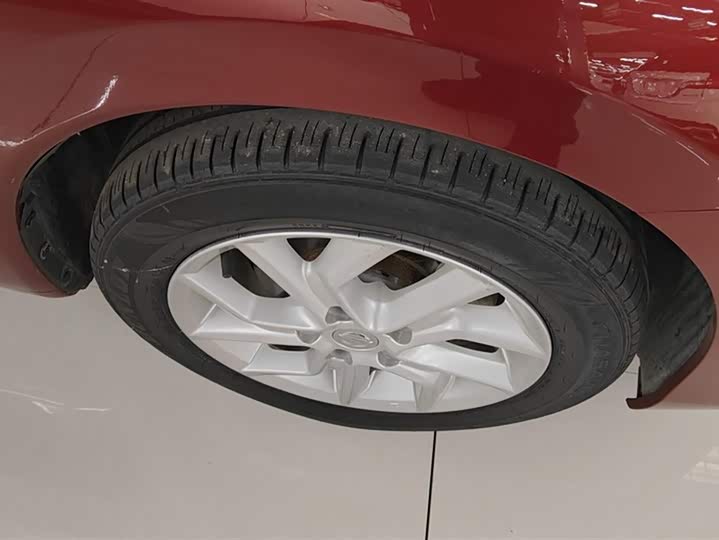 Фото 6 - Nissan Tiida