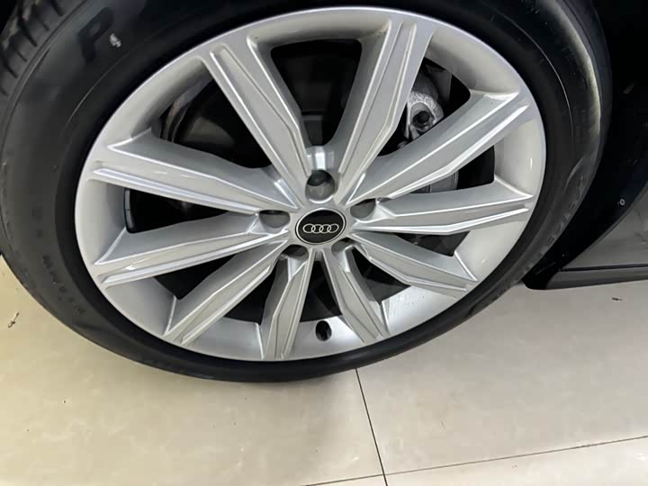 Фото 3 - Audi A6L