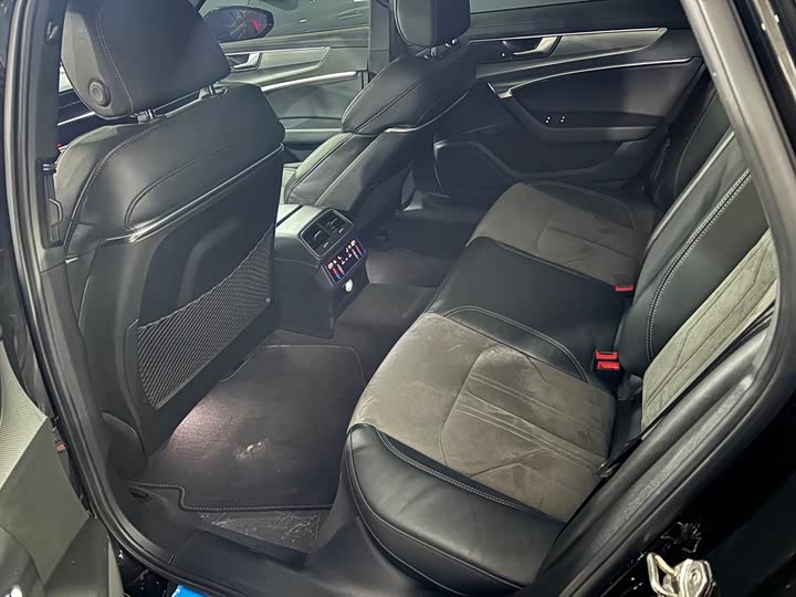 Фото 7 - Audi A6L