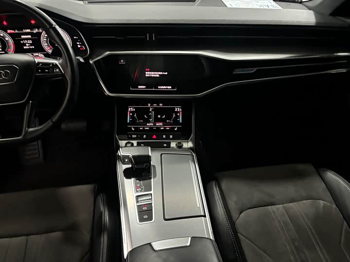 Фото 9 - Audi A6L