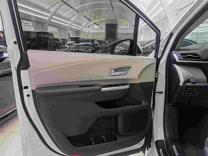 Фото 5 - Toyota Sienna