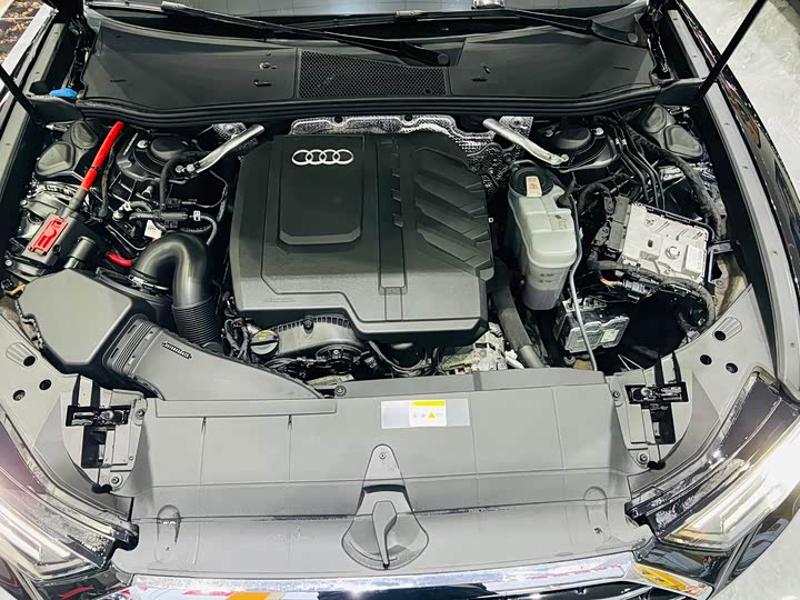 Фото 8 - Audi A6L