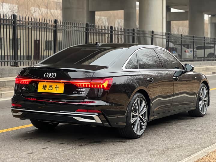 Фото 8 - Audi A6L