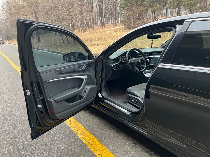 Фото 9 - Audi A6L