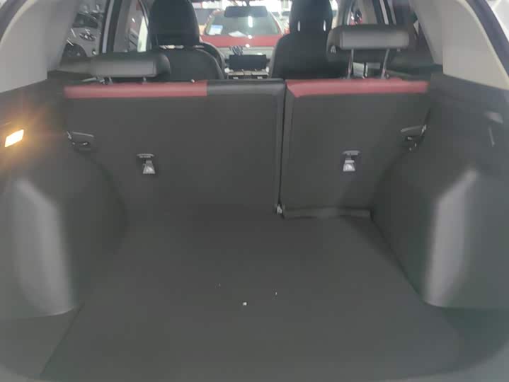 Фото 4 - Geely Coolray