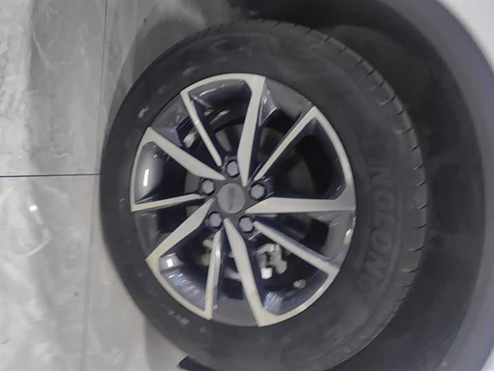 Фото 6 - Geely Coolray