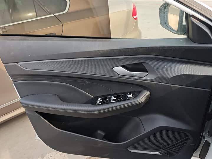 Фото 7 - Geely Binrui