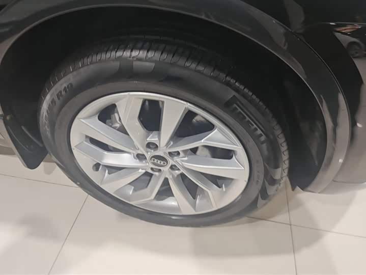 Фото 6 - Audi Q5L