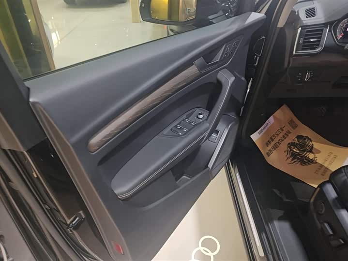 Фото 7 - Audi Q5L