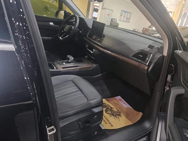 Фото 8 - Audi Q5L