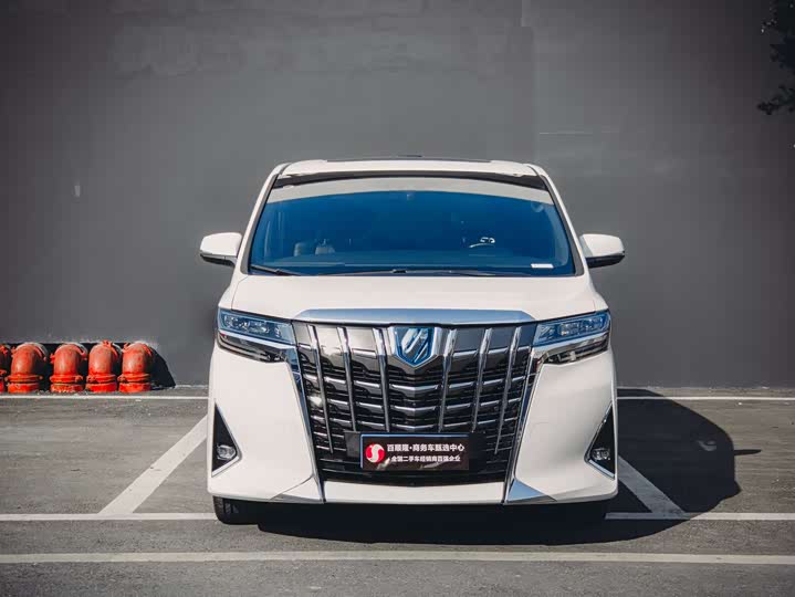 Фото 2 - Toyota Alphard