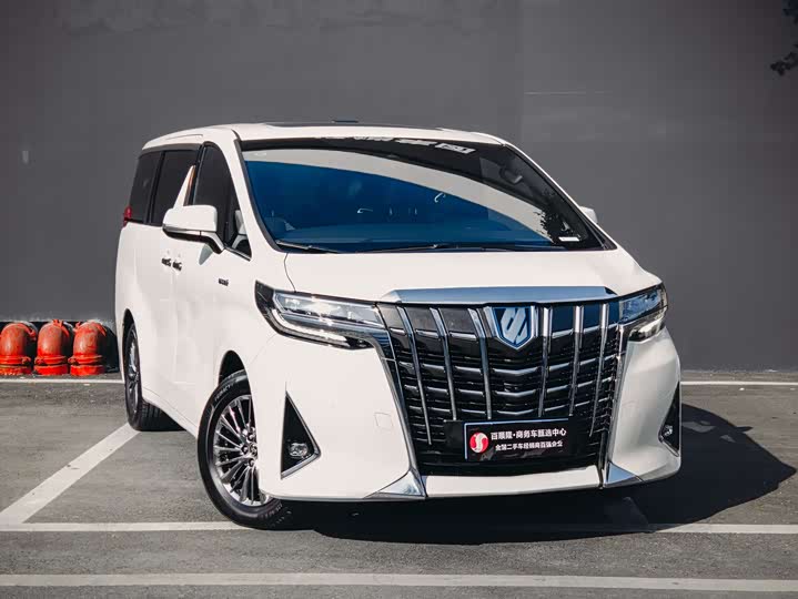 Фото 3 - Toyota Alphard