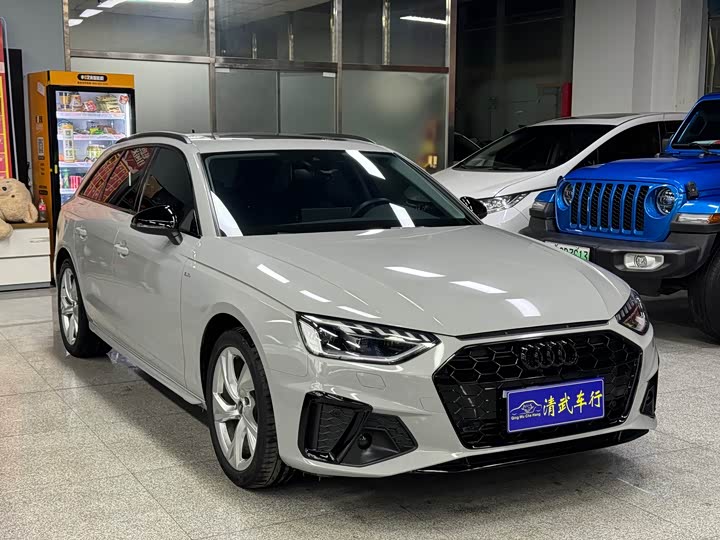 Фото 2 - Audi A4