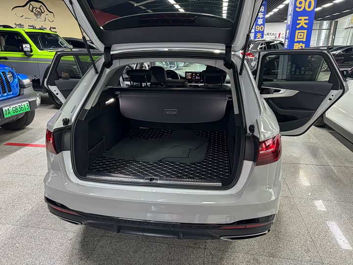 Фото 5 - Audi A4