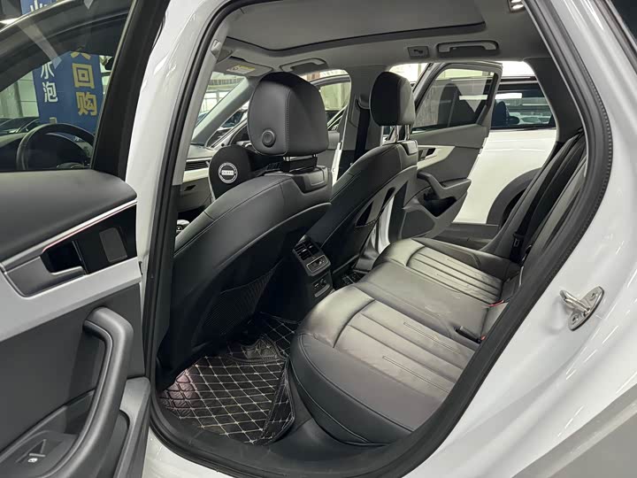 Фото 6 - Audi A4