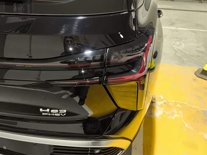 Фото 8 - Hongqi HS3 Hybrid