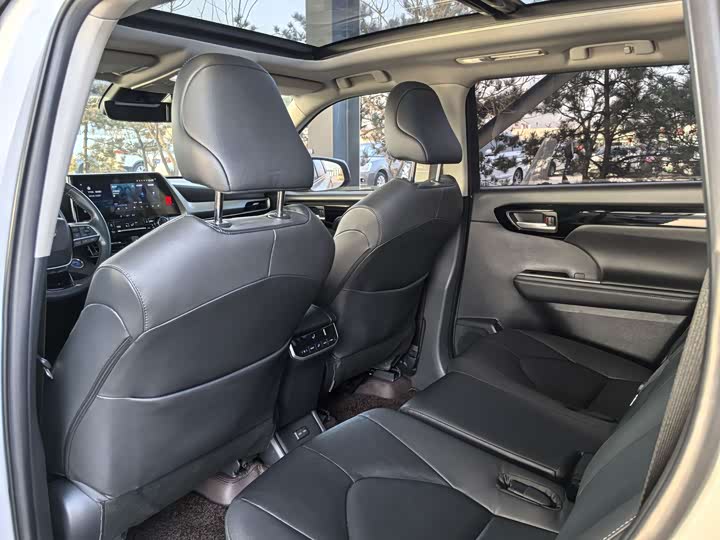 Фото 9 - Toyota Highlander