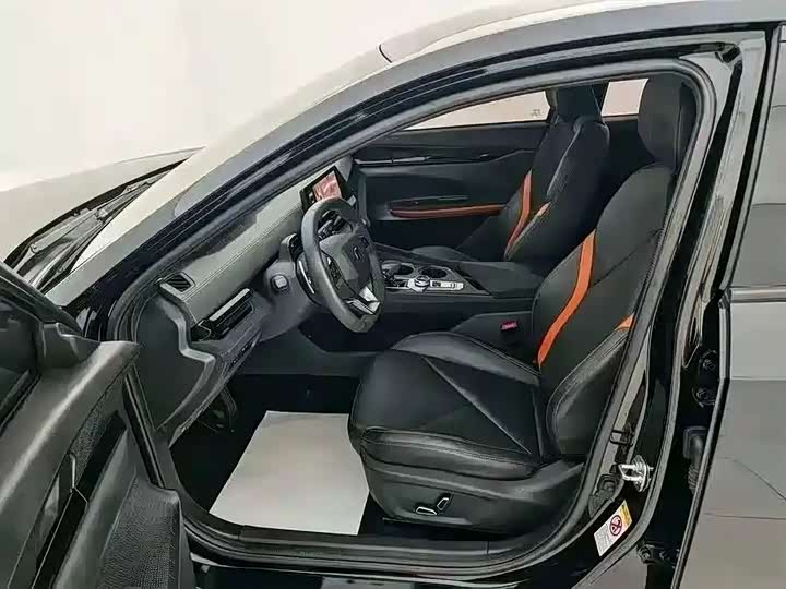 Фото 4 - Changan UNI-V