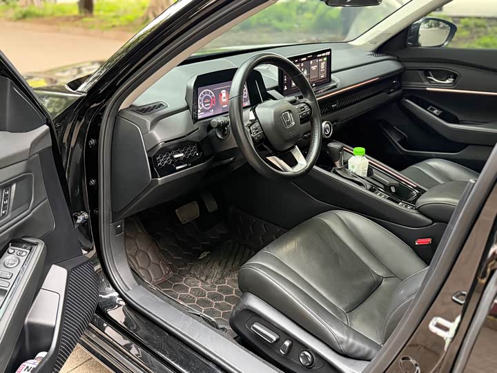 Фото 4 - Honda Accord