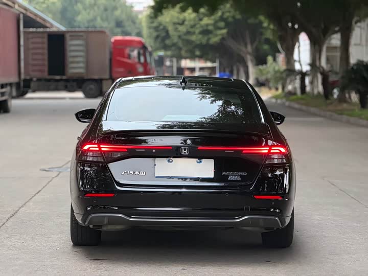 Фото 9 - Honda Accord