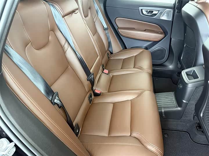 Фото 8 - Volvo XC60 Hybrid