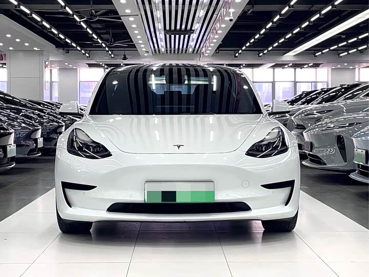 Фото 2 - Tesla Model 3