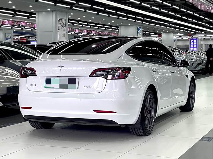 Фото 7 - Tesla Model 3