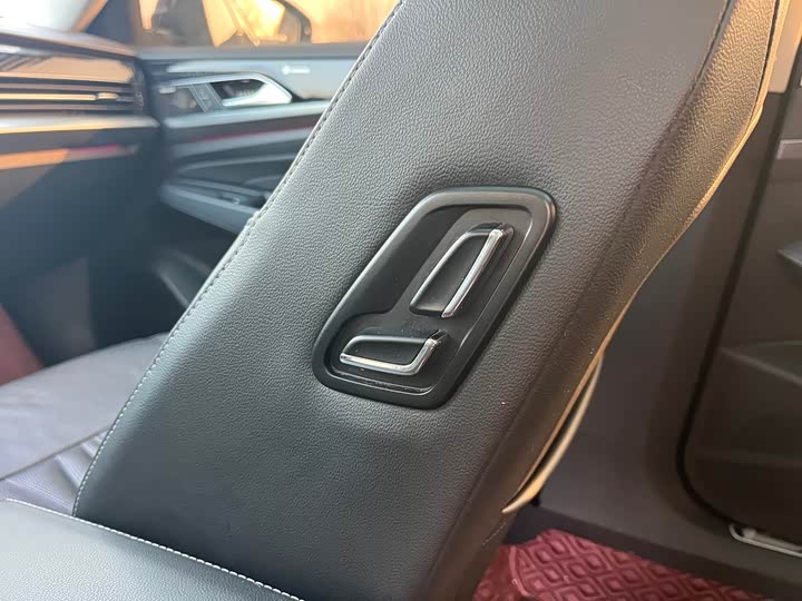 Фото 7 - Volkswagen Passat