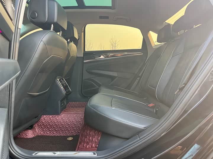 Фото 9 - Volkswagen Passat