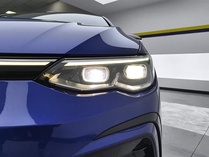 Фото 5 - Volkswagen Golf