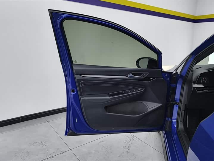 Фото 7 - Volkswagen Golf