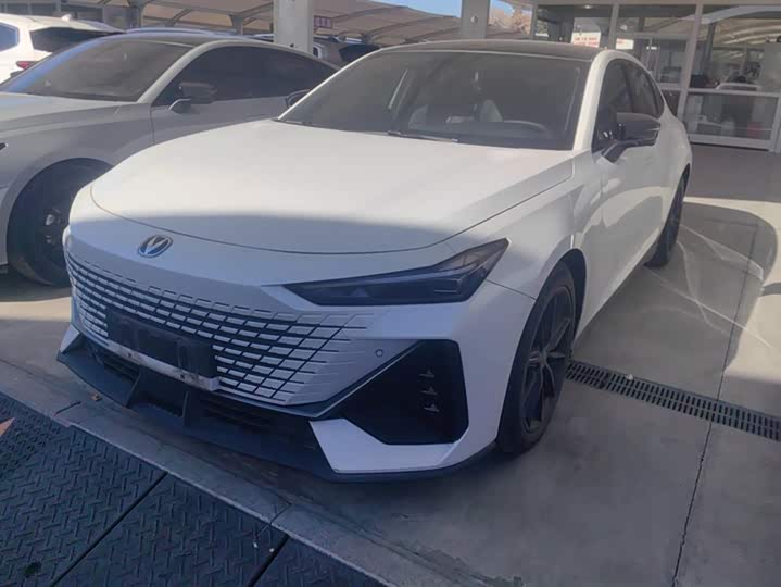 Фото 1 - Changan UNI-V