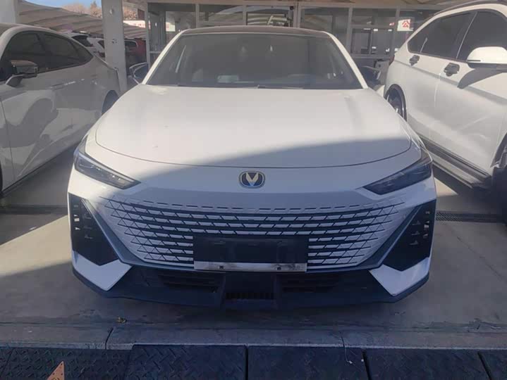 Фото 2 - Changan UNI-V