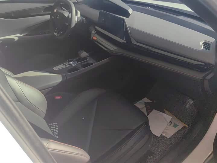 Фото 8 - Changan UNI-V