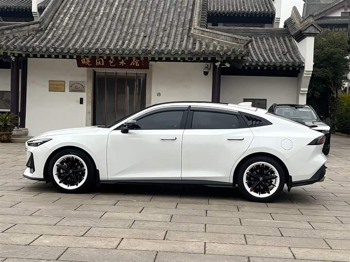 Фото 4 - Changan UNI-V