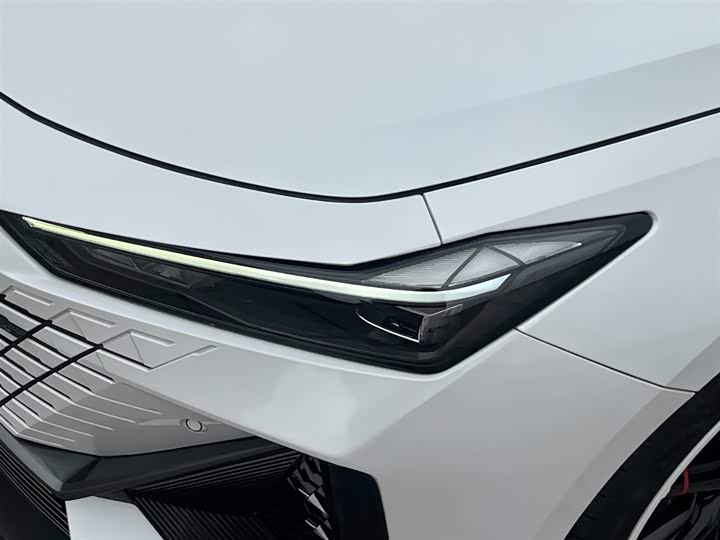 Фото 8 - Changan UNI-V