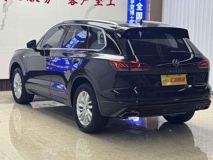 Фото 4 - Volkswagen Touareg