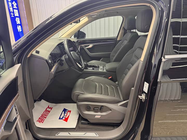 Фото 7 - Volkswagen Touareg