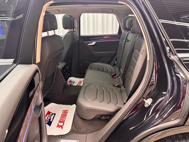 Фото 8 - Volkswagen Touareg