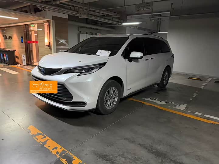 Фото 1 - Toyota Sienna