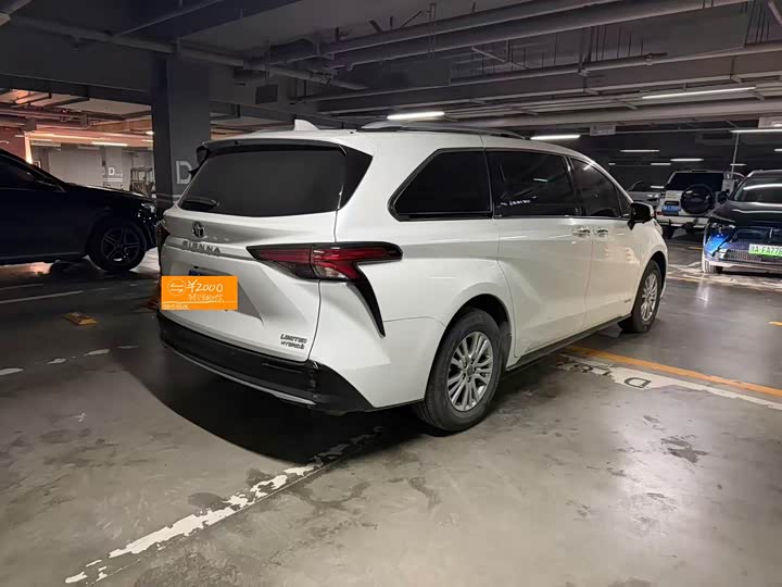 Фото 3 - Toyota Sienna