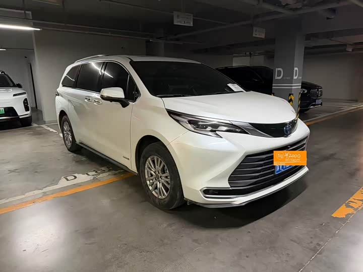 Фото 4 - Toyota Sienna