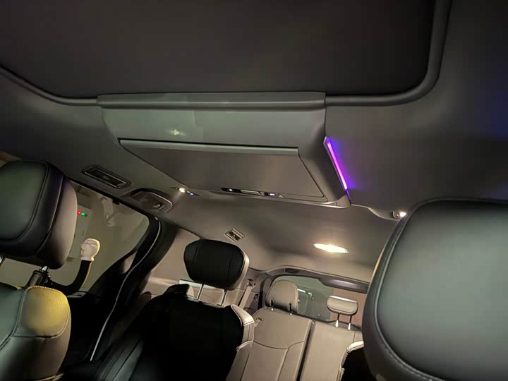 Фото 7 - Toyota Sienna