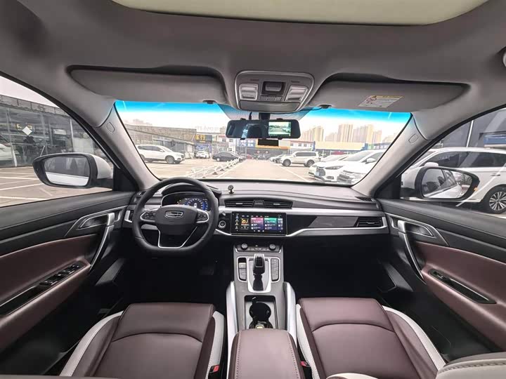 Фото 4 - Geely Atlas