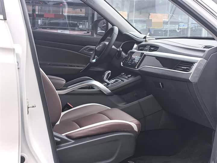 Фото 5 - Geely Atlas