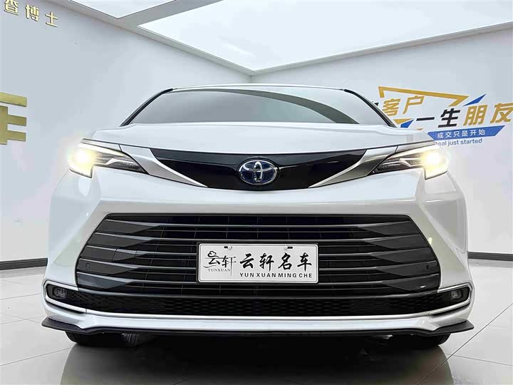 Фото 2 - Toyota Sienna