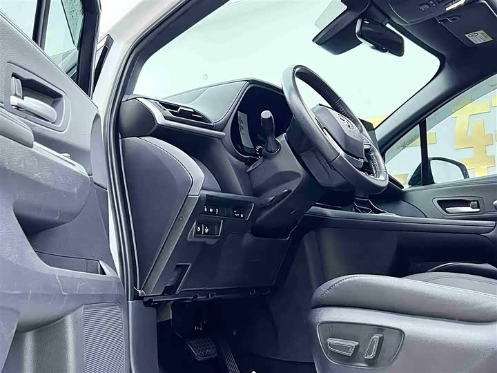 Фото 7 - Toyota Sienna