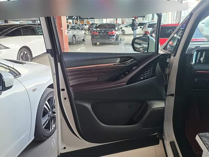 Фото 7 - GAC Trumpchi M8