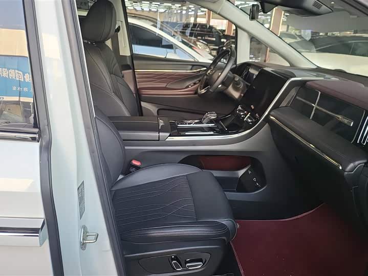 Фото 8 - GAC Trumpchi M8