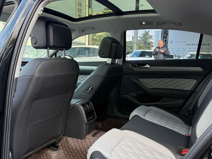 Фото 5 - Volkswagen Magotan